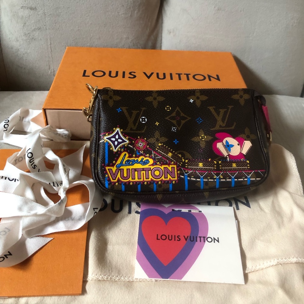 NEW Louis Vuitton Mini Pochette